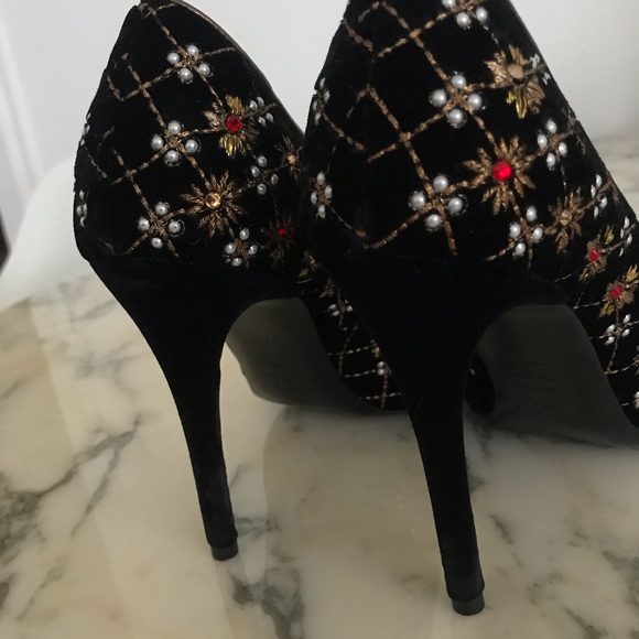 NEW Alexander McQueen Pearl Crystal Velvet Heels - Picture 6 of 6